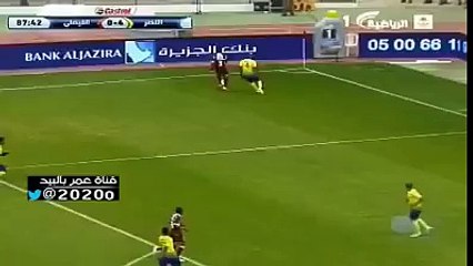 زوز ملاعبية يوقفو الكورة و يقعدو يحكيو في وسط الماتش  حاجة ما تراها كان في السعودية ههههه