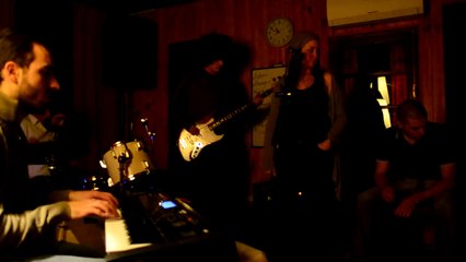 Encias sangrantes bluess band suzie q