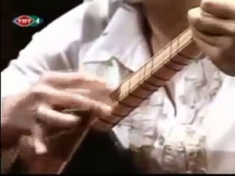 Özlem Özdil bağlama Böyle Çalınır    www.illerim.com