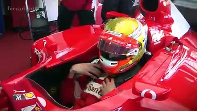 Esteban Gutiérrez pilota el Ferrari F2001 de Schumacher
