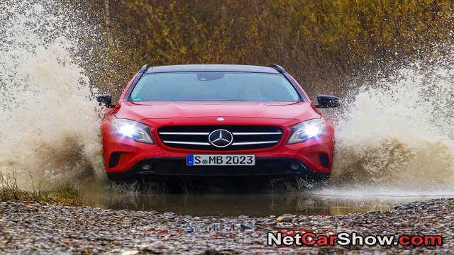 Car Review ★ Mercedes Benz GLA Class 2015 ★ GLA 250 4Matic ★ Test Drive Exhaust Start Up