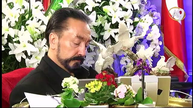 Adnan Oktar Zülkarneyn Kıssasından Hz. Mehdi (as) işaret eden ayetleri açıklıyor.