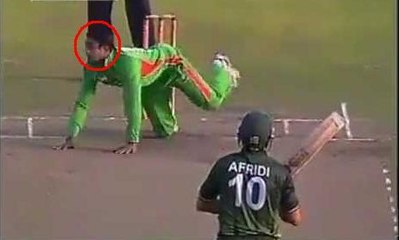 Funny Dismissal of Shahid Afridi in Cricket History - 2012