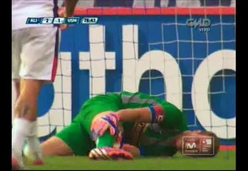 Joel Sánchez bailó a la defensa de Alianza Lima y casi anota golazo de sombrero (VIDEO)