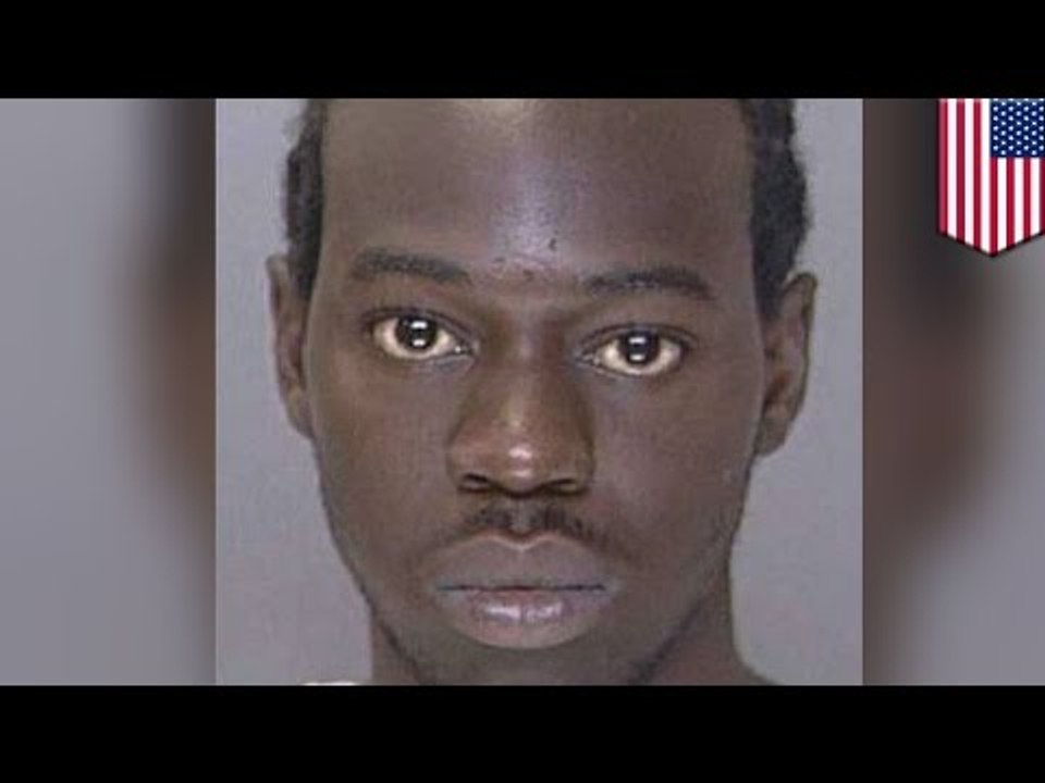 Hombre entra en una estación de policía fumando marihuana y luego defeca en el lugar