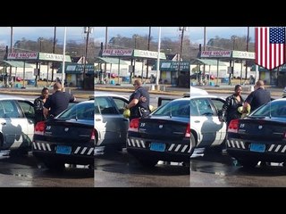 Policía decide ayudar en vez de arrestar a abuela sorprendida robando comida por necesidad