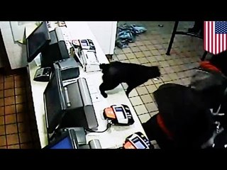 Video de una pelea en McDonalds incluyo un gato y una lata tamaño industrial de gas pimienta