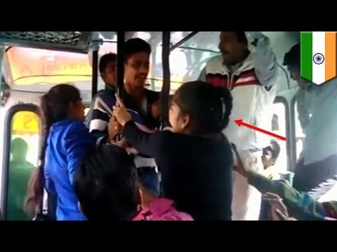 Video muestra a dos hermanas defenderse de acosadores en un bus en Nueva Delhi