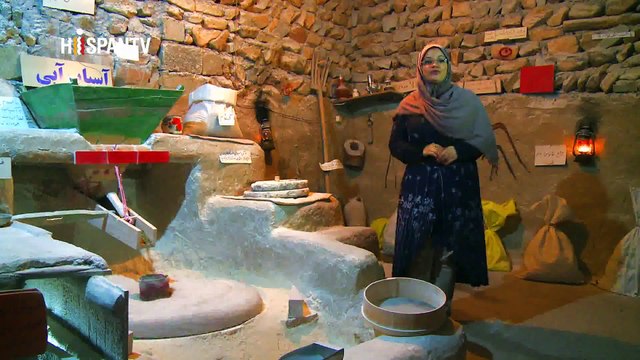 Irán - 1. Atracciones de Aras 2. Robocup 3. Montañas de Teherán 4. Aspectos de Irán: El caravasar de Ganyali Jan