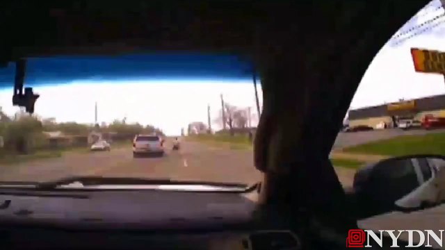 Des policiers de Tulsa prennent en chasse Eric Courtney Harris et lui tire dessus!