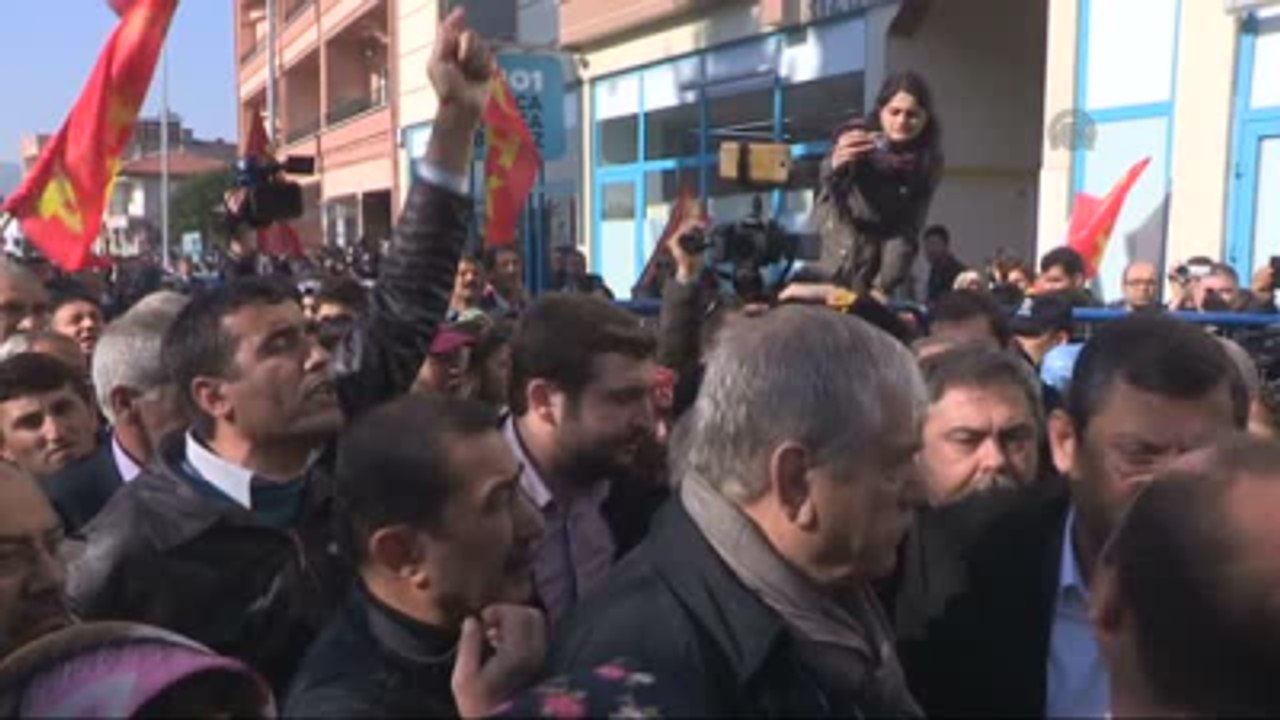 Soma Maden Faciası Davası - Polisle Madenci Yakınları Arasında Tartışma