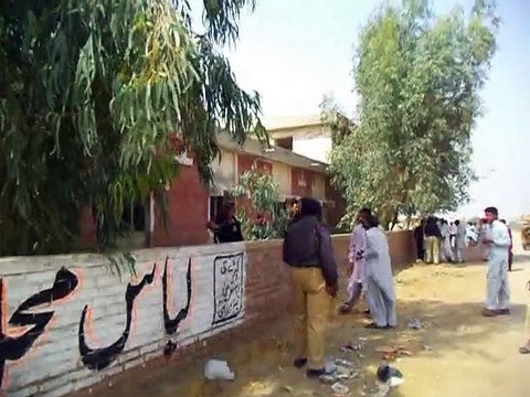 Sinjhoro : Copy Culture And Cheating At GBH School Sinjhoro During Annual Examination Of Ninth And Tenth Classes 2015