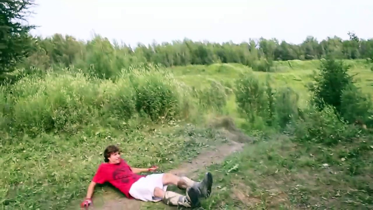 Rater son saut à moto par dessus un pote...