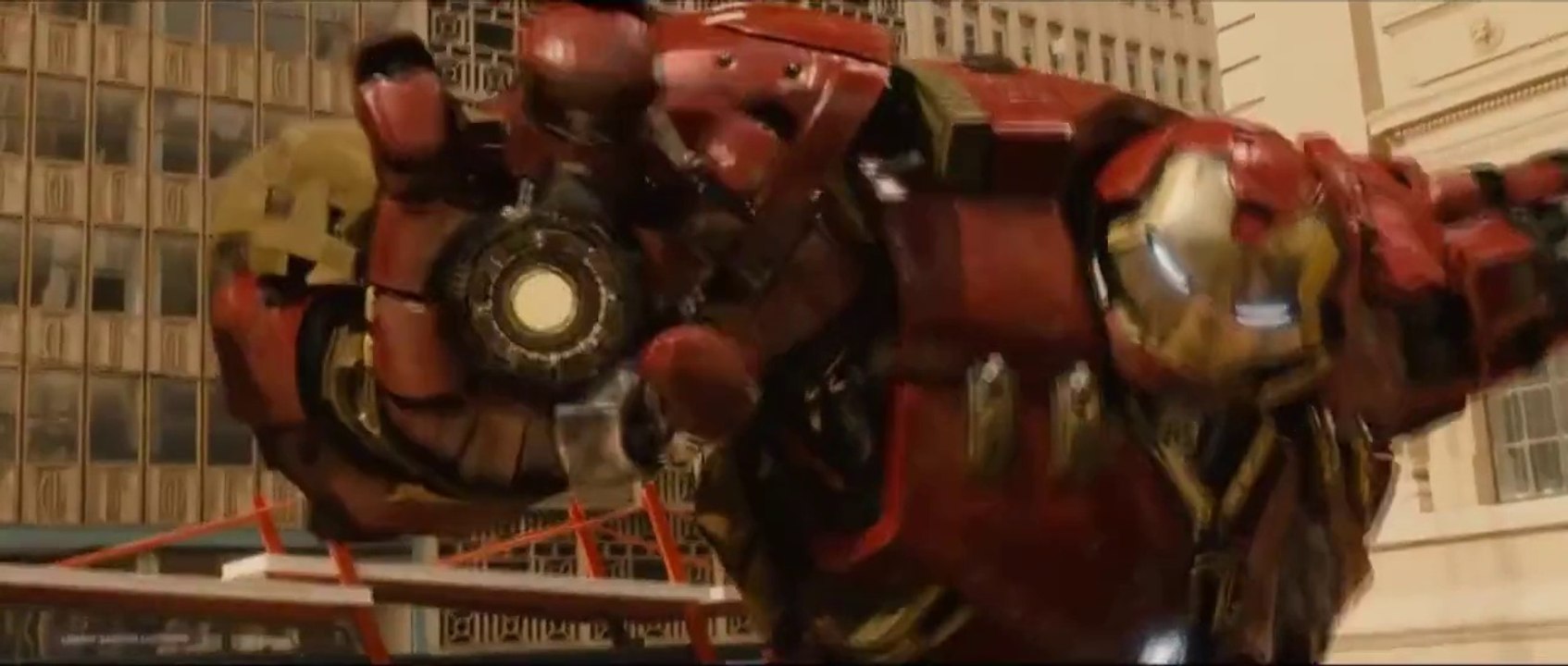 AVENGERS : L'Ère d'Ultron, déocuvrez le combat entre Iron Man et Hulk !