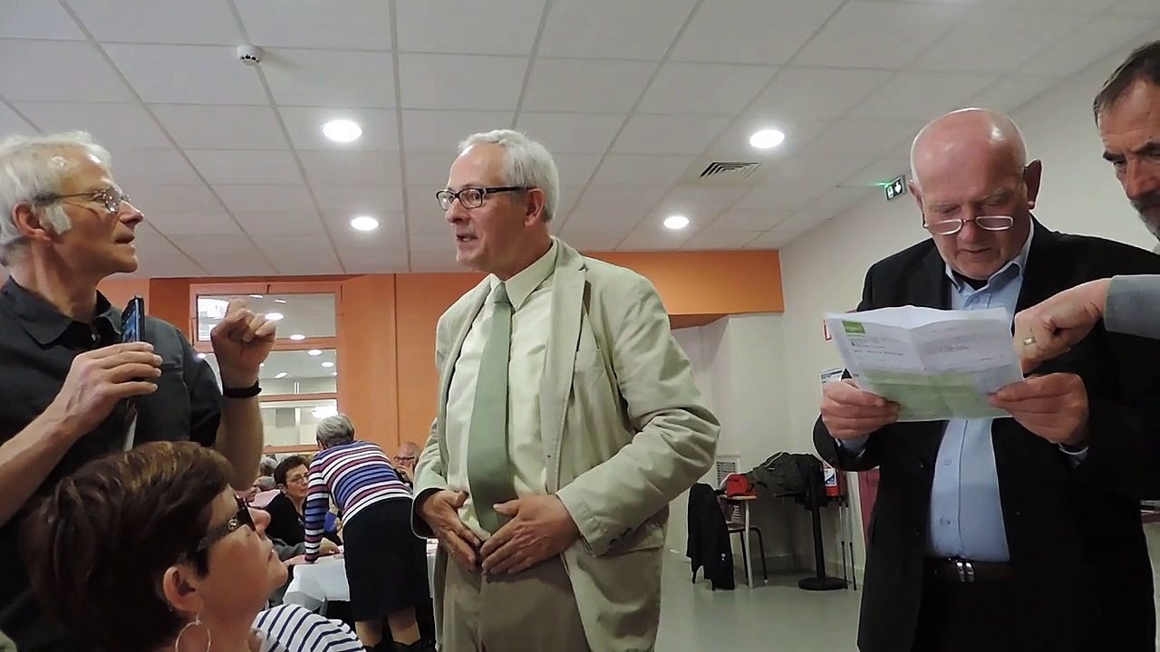 DISCUSSIONS ET ÉCHANGES ANIMÉS DANS LA BONNE HUMEUR