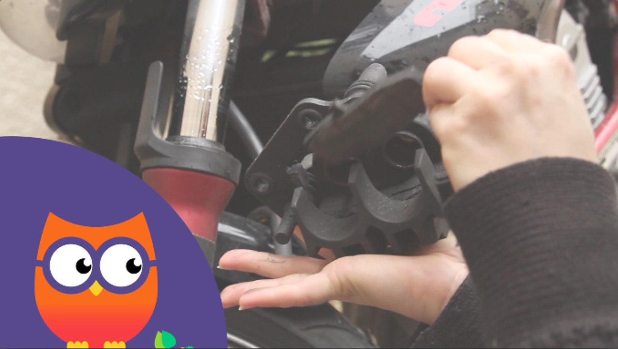Comment changer les plaquettes de freins d'une moto (Ooreka.fr)