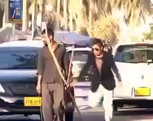 Télécharger la video: Kahan Jaa Rahay Ho ; Funny Pakistani Prank Video Video Dailymotion