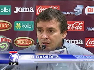 Óscar Ramírez resalta la intensidad con la que se jugó el Clásico