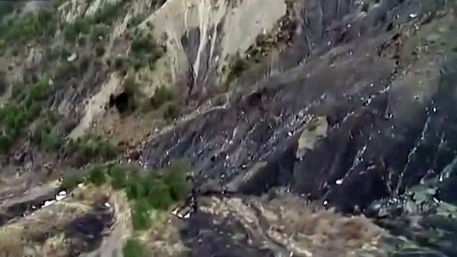 Sobrevuelan la zona en la que se estrelló el avión de Germanwings
