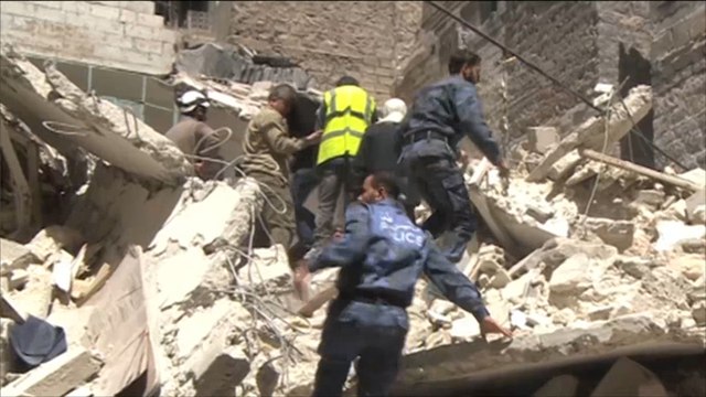 11 قتيلا بقصف مروحيات النظام مناطق في حلب