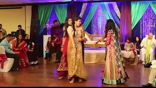 Desi Girls HOT Dance On Pakistani Wedding (HD)