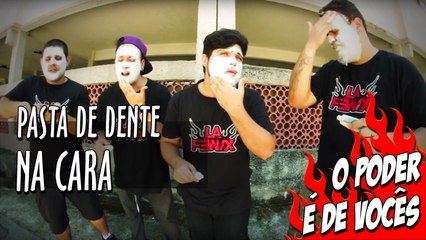 Pasta de Dente na Cara