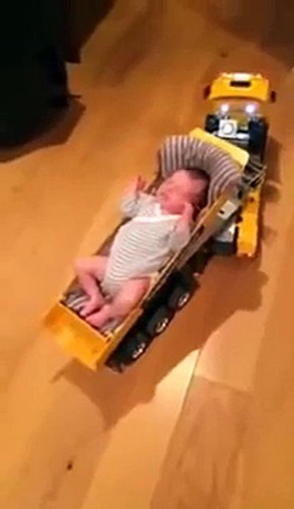 Comment papa s'occupe de bébé.