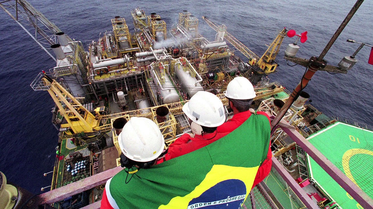 Petrobras dispara e leva Ibovespa junto