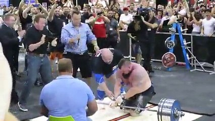Incroyable, un haltérophile soulève 467 kilos