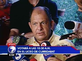 Luis Guillermo Solís inicia el día con desayuno en familia