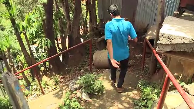 Con un balón en sus manos y en sus pies ellos enderezan el camino de decenas de jóvenes