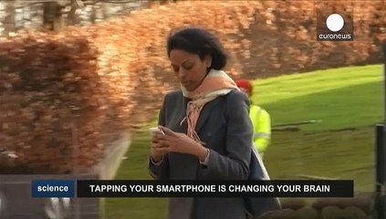 El uso de teléfonos inteligentes, reflejado en nuestra actividad cerebral