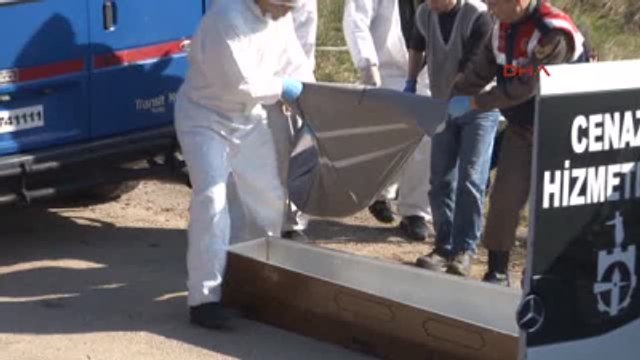 İzmit Tanınmamak İçin Biri Saçını Boyatmış, Diğeri Bıyık Bırakmış