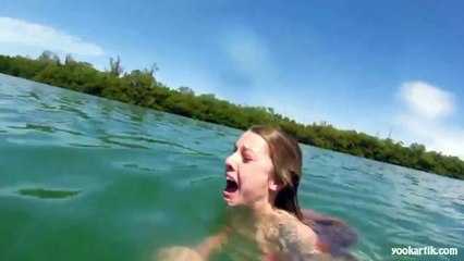 genç kizin baliktan korktugu an cok komik izleyin