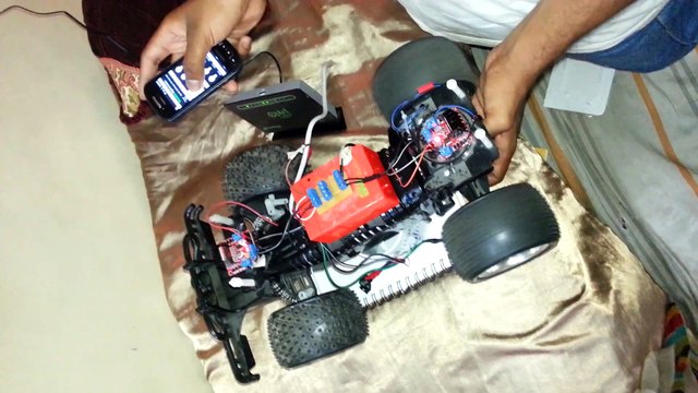 WIFI controlled car / Arduino based