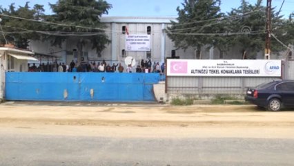 Görmez, Altınözü Tekel Konaklama Tesisi'nde Kalan Suriyelileri Ziyaret Etti