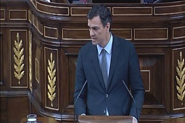 Sánchez ve "paradójico" que Rajoy defienda Plan Juncker
