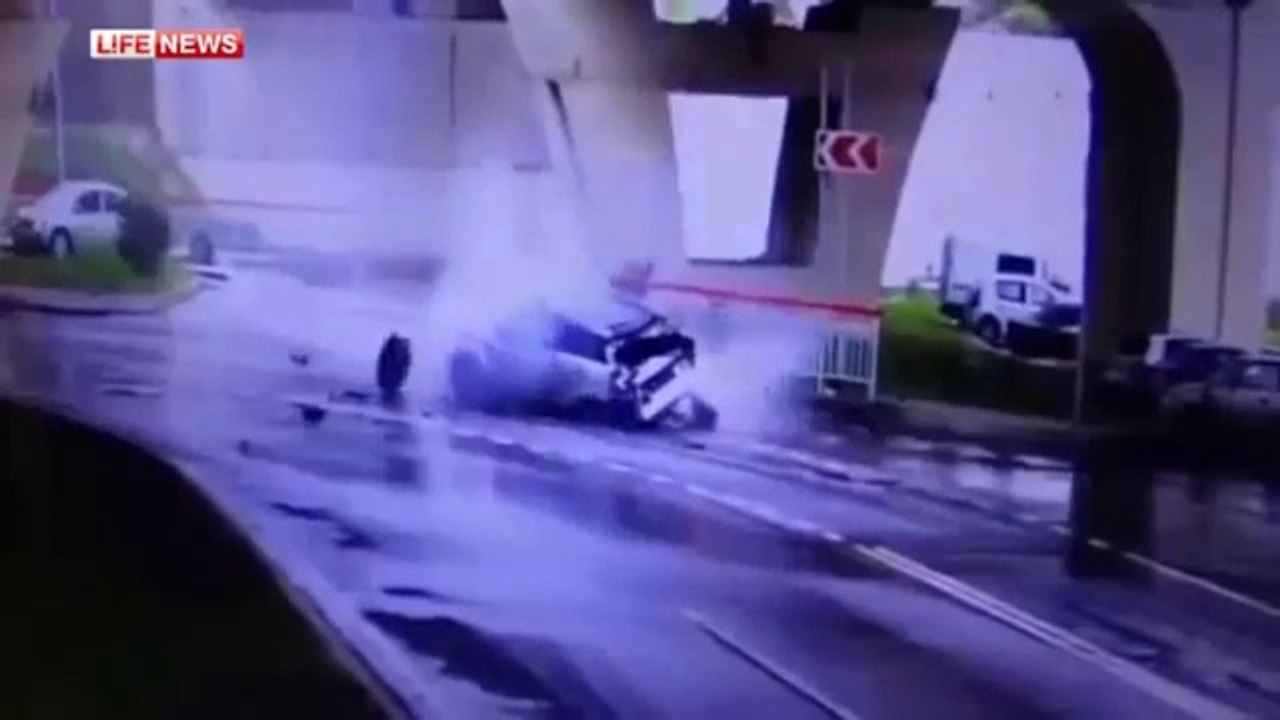 A driver loses control and falls 20 meters with his vehicle