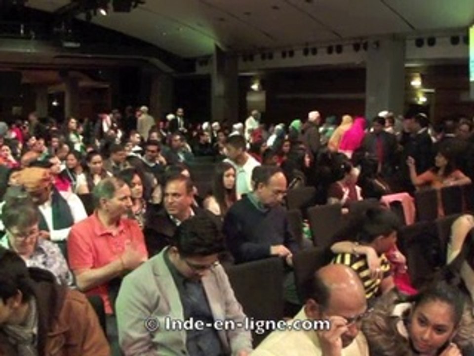 Teaser Narendra Modi au Carrousel du Louvre à Paris