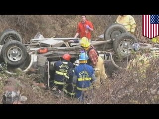 下载视频: Hombre sobrevive 17 horas atrapado bajo su camioneta luego de caer por un acantilado