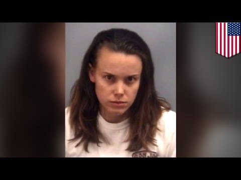 Profesora crea varios perfiles falsos en Facebook para intercambiar fotos explicitas con estudiantes