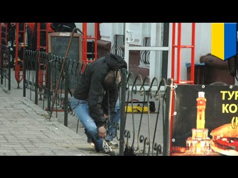 Hombre en Ucrania se canso de esperar por su comida en un restaurante y decide suicidarse