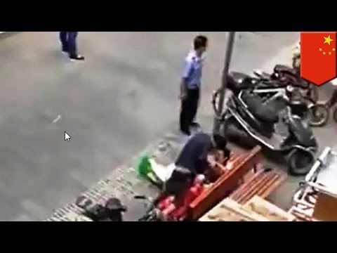 Pareja china es sorprendida teniendo relaciones en una playa a plena luz del día