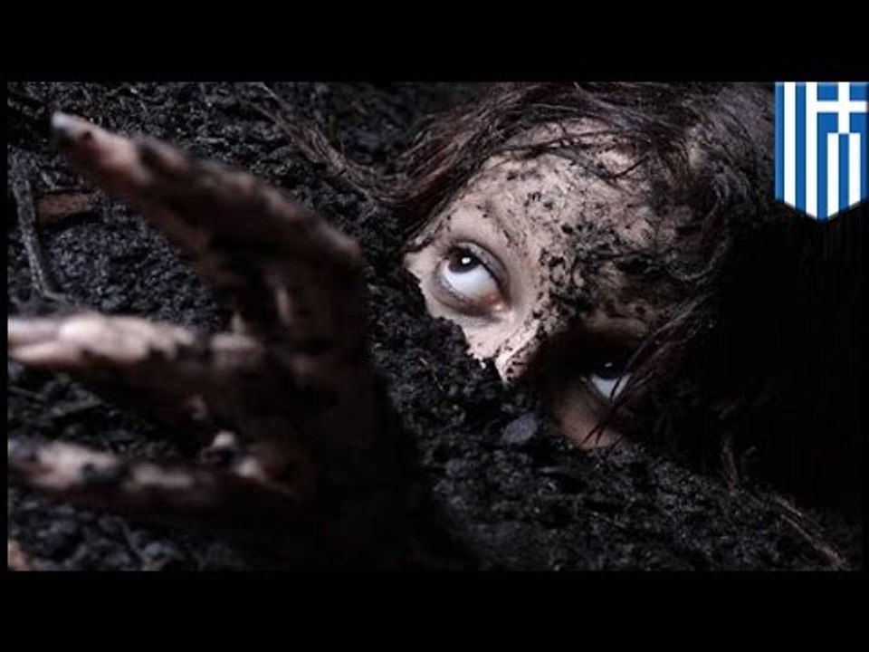 Mujer griega es enterrada viva pero muere asfixiada cuando sepultureros intentaban rescatarla