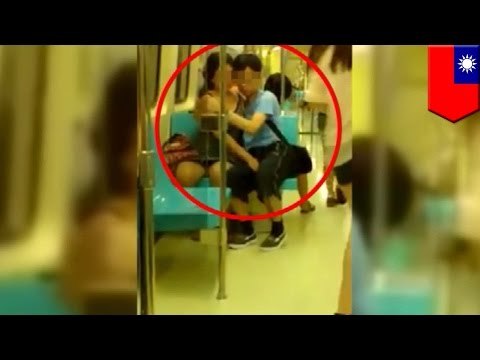Pareja atrapada en video acariciándose apasionadamente en el metro de Taipéi