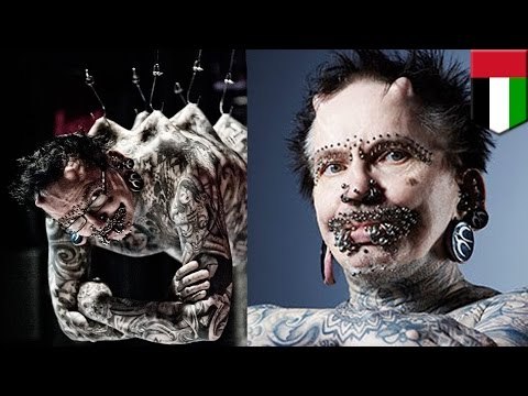 El hombre con mas piercings del planeta es deportado de Dubái por miedo a que practicara magia negra