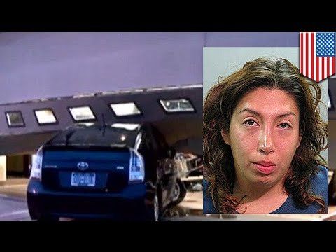 Mujer drogada roba una serpiente y luego se estrella contra una estación de bomberos