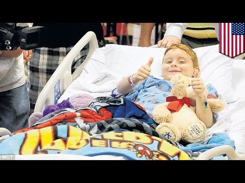 Niño de 9 años se defiende a mano limpia del ataque de un cocodrilo gigante y logra sobrevivir