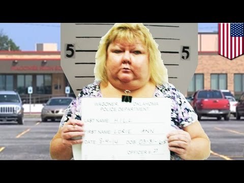 Profesora recién contratada se presenta en su primer día de escuela borracha y sin pantalones