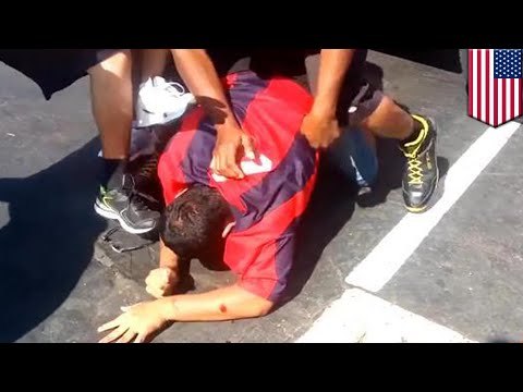 Ladrón de autos es detenido por transeúntes en el estacionamiento de un centro comercial